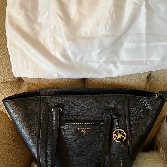 Michael K Black Pocketbook. Used twice - Picture 8 of 9